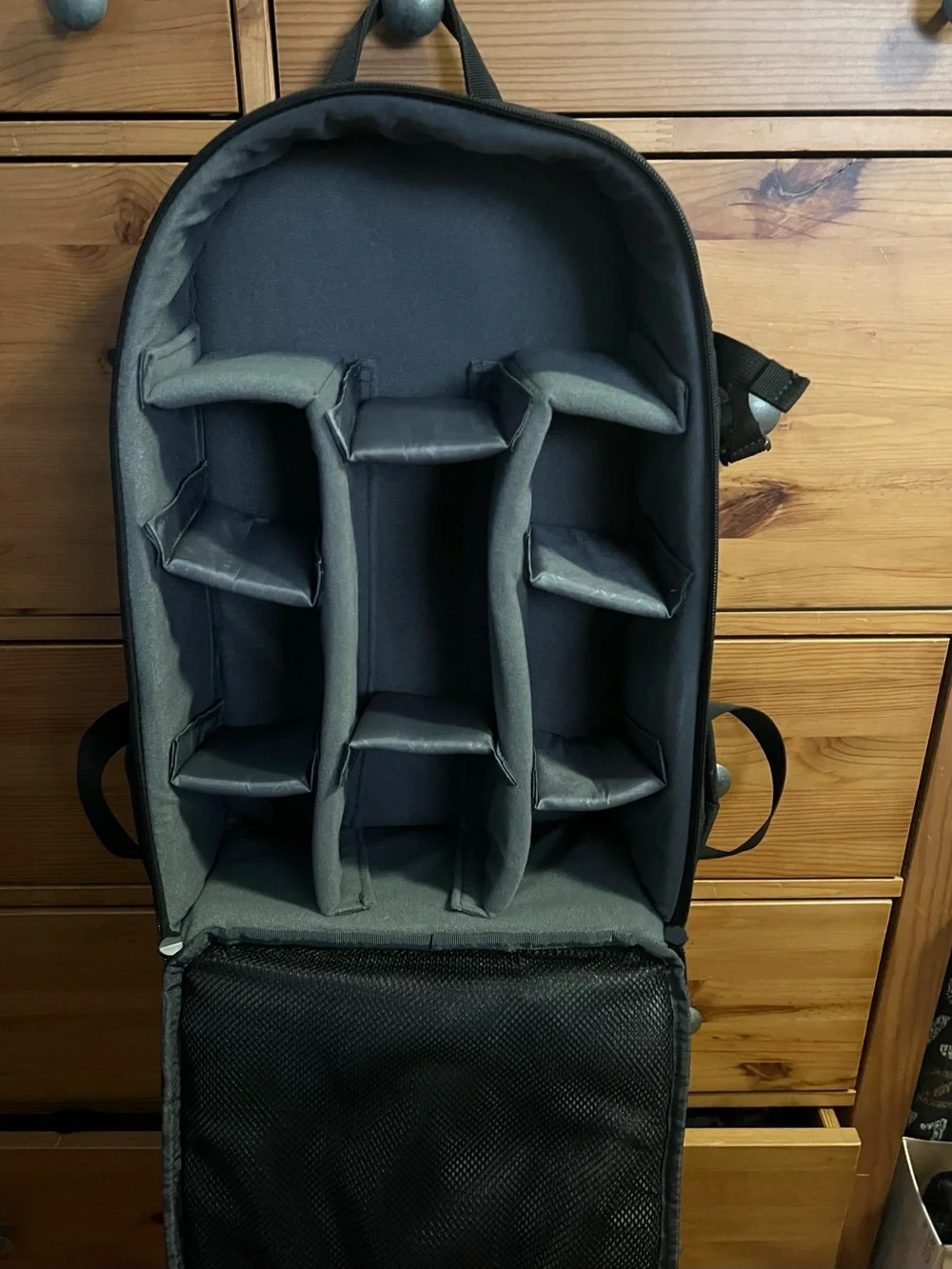 Slinger Alpine 200 Lightweight Compact Camera Backpack. Multiple Pockets. NWOT